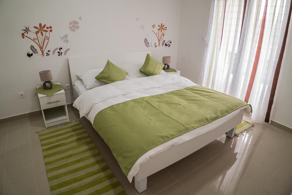 Apartments Malina Vir Exterior photo